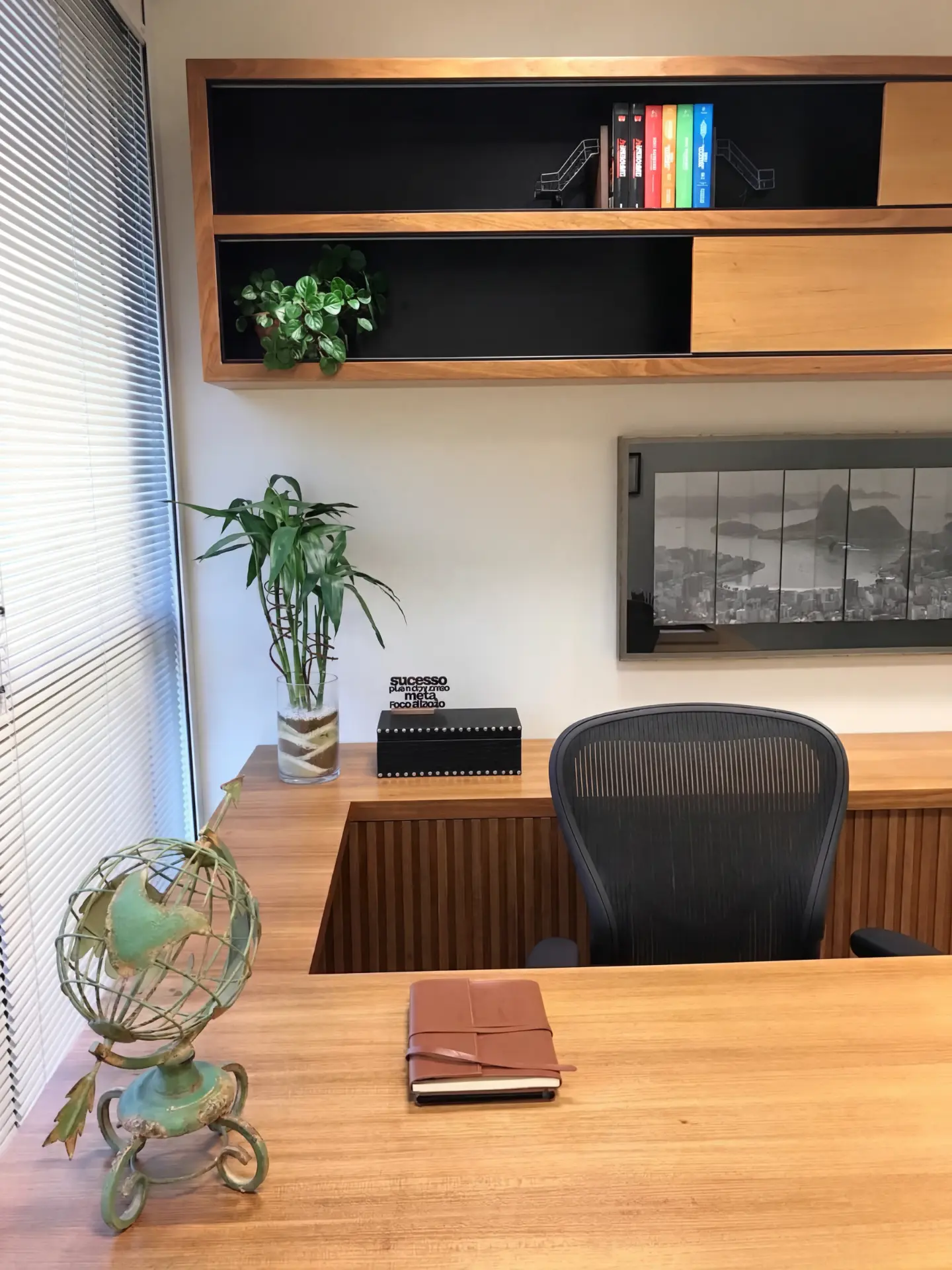 Escritório corporativo em madeira natural